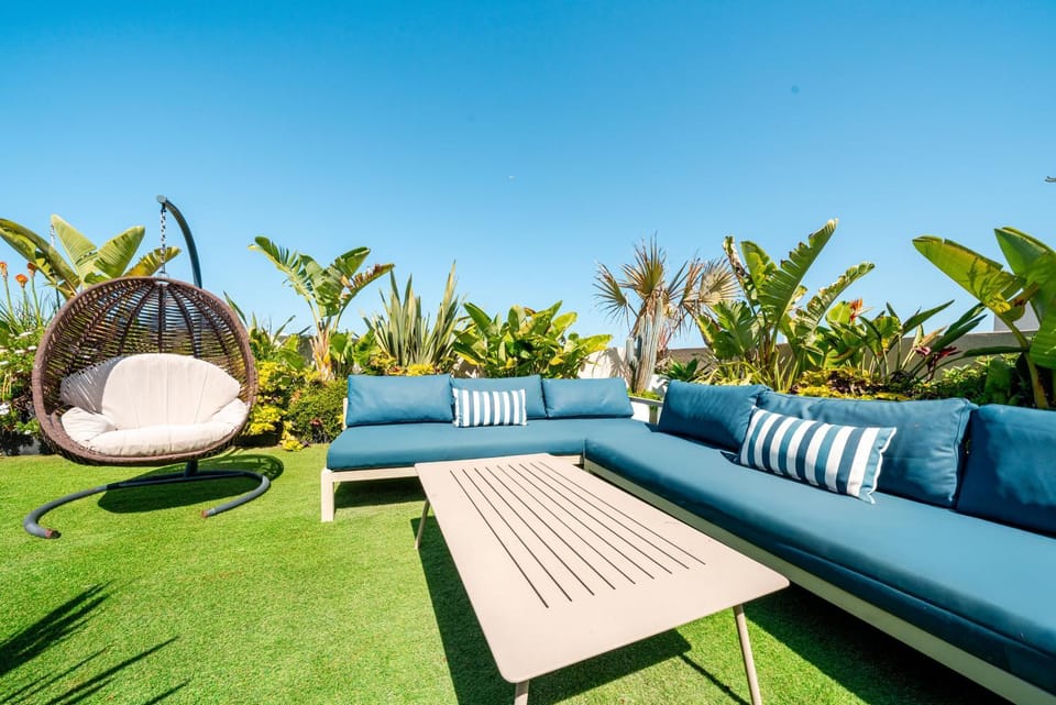 Spring, Day, Garden, Seating area, Garden view