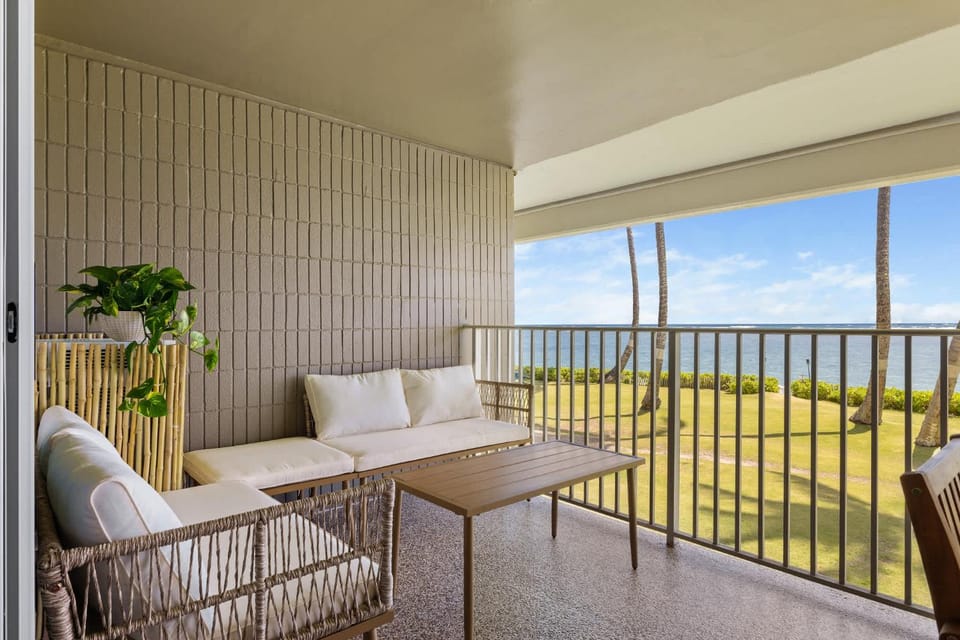 Luxurious Beachfront Condo House in Punaluu