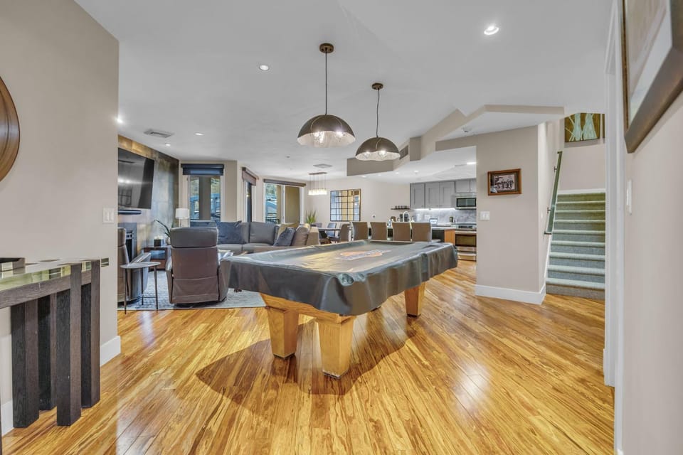 Main St Gem Luxe 3BR with Hot Tub & Views House in Park City