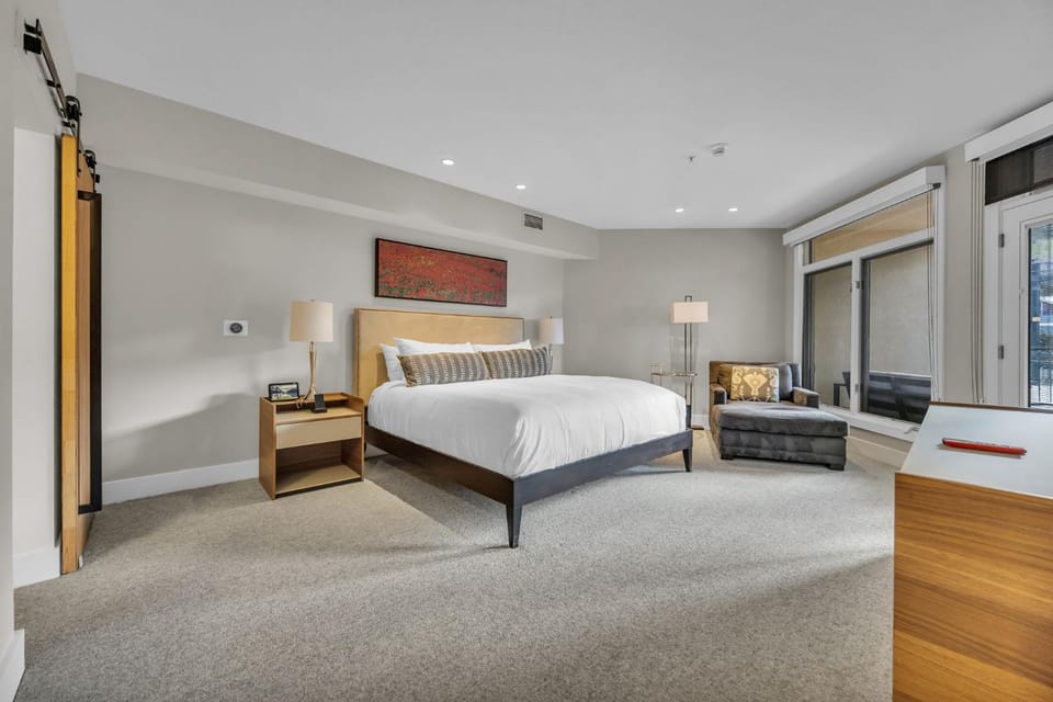 Main St Gem Luxe 3BR with Hot Tub & Views House in Park City
