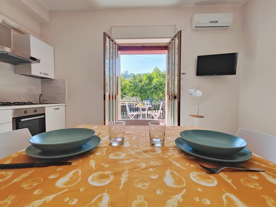 View (from property/room), Balcony/Terrace, Kitchen or kitchenette, Seating area, Dining area