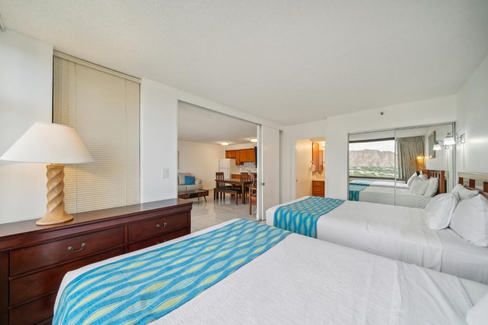 Scenic 23rd-Floor Corner Retreat with Diamond Head & Ocean Views (12305) Apartment in Waikiki Beach