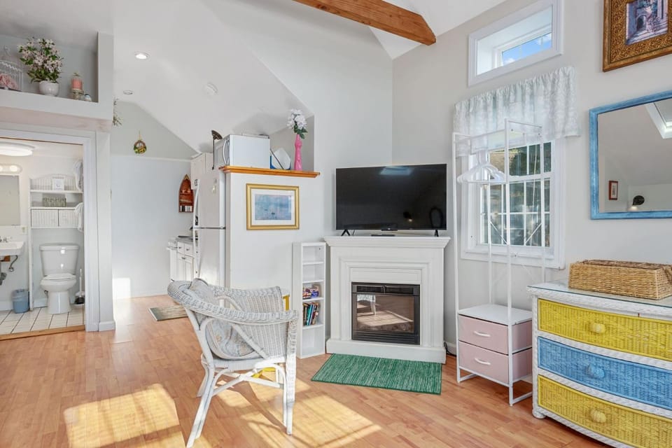 Seaflower – Where the Sea Meets Serenity House in South Yarmouth