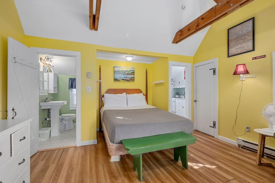 Luckenbooth – Seas the Day by the Sound House in South Yarmouth