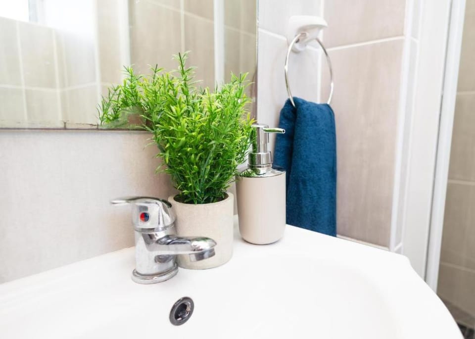 Shower, Bathroom, towels