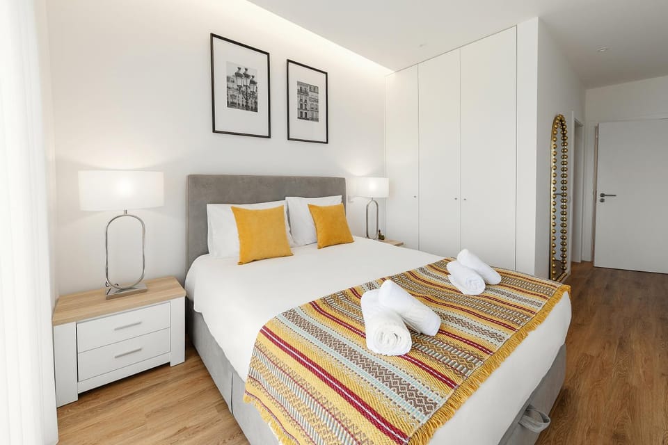 Bed, Bedroom, towels, wardrobe