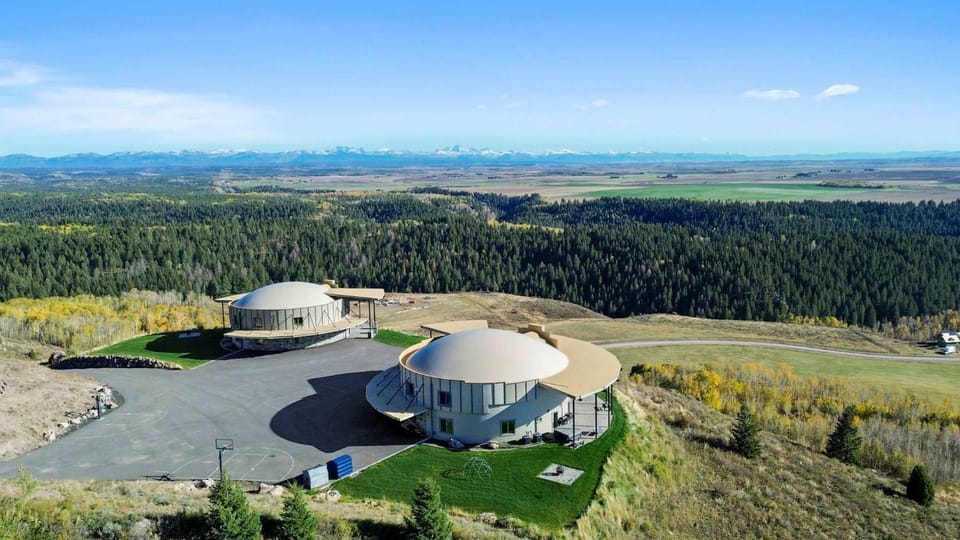 West Cabin- Yellowstone Family Retreat- Sled Hill Cabin in Idaho
