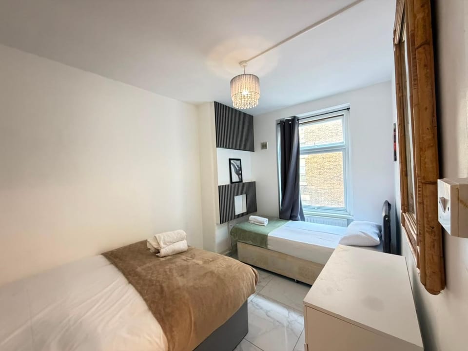 Nice 2 bedroom flat on first floor Apartment in City of Westminster