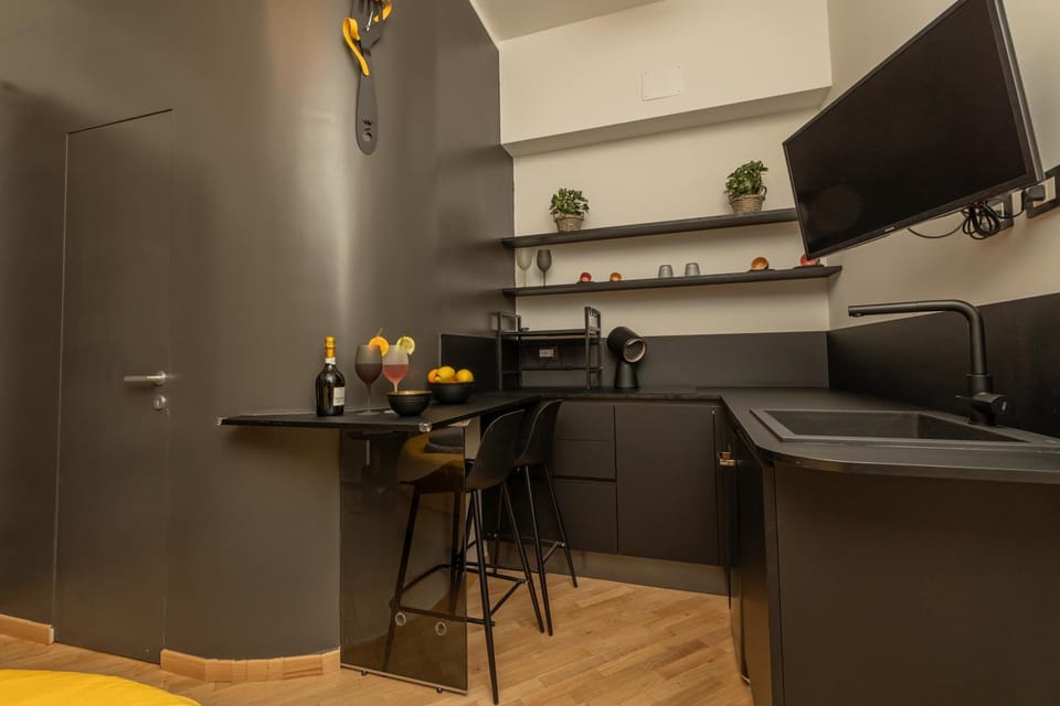 Kitchen or kitchenette, Dining area, kitchen