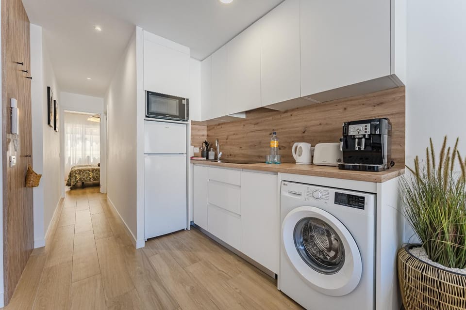 Kitchen or kitchenette, dishwasher, washing machine