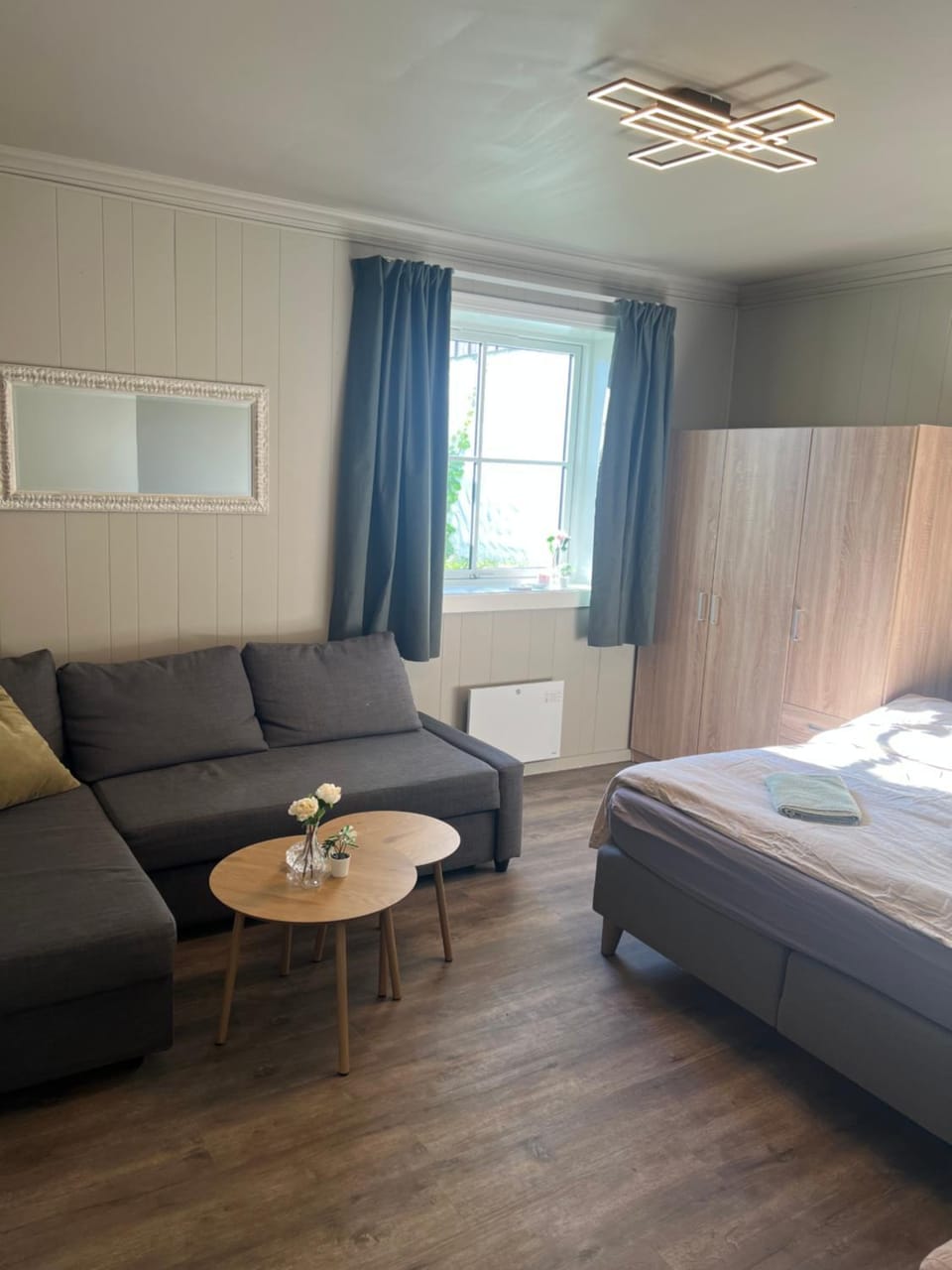 Bed, Photo of the whole room, Seating area, Bedroom