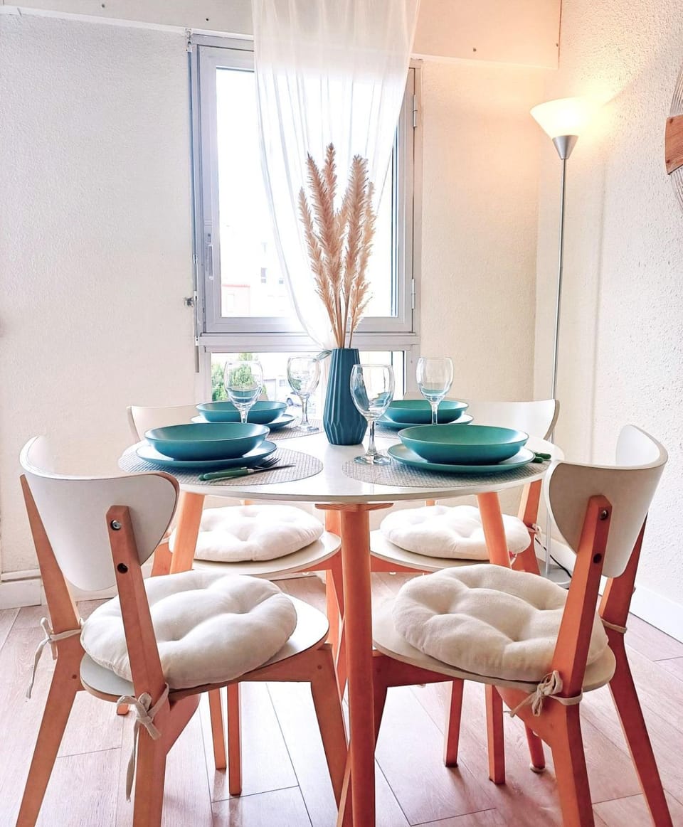 Seating area, Dining area