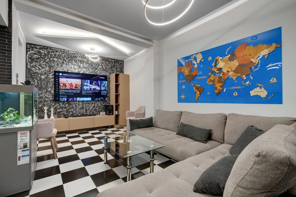 TV and multimedia, Living room, Seating area, internet, VIP