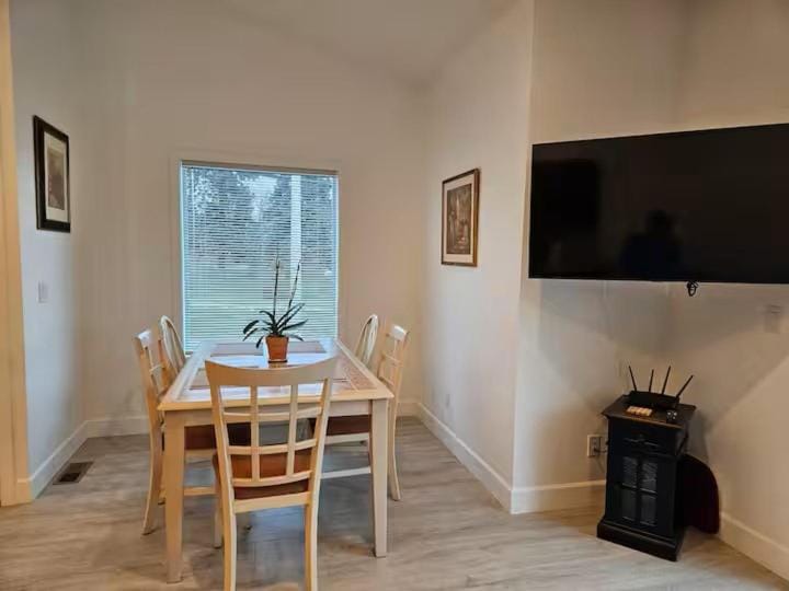 Private Townhomes with EV Charger and Parking and Free Wi-Fi House in Wenatchee