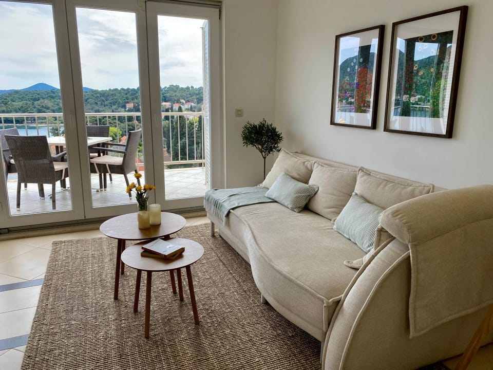 View (from property/room), Living room, Seating area