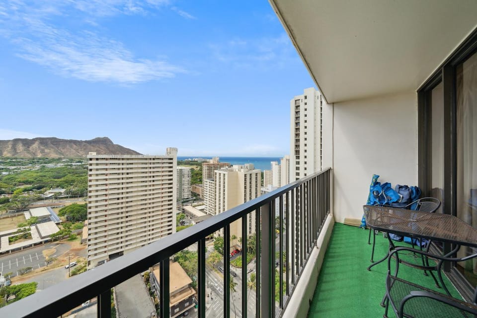 Patio, Day, Natural landscape, View (from property/room), Balcony/Terrace, Living room, Seating area, City view, Mountain view, Sea view