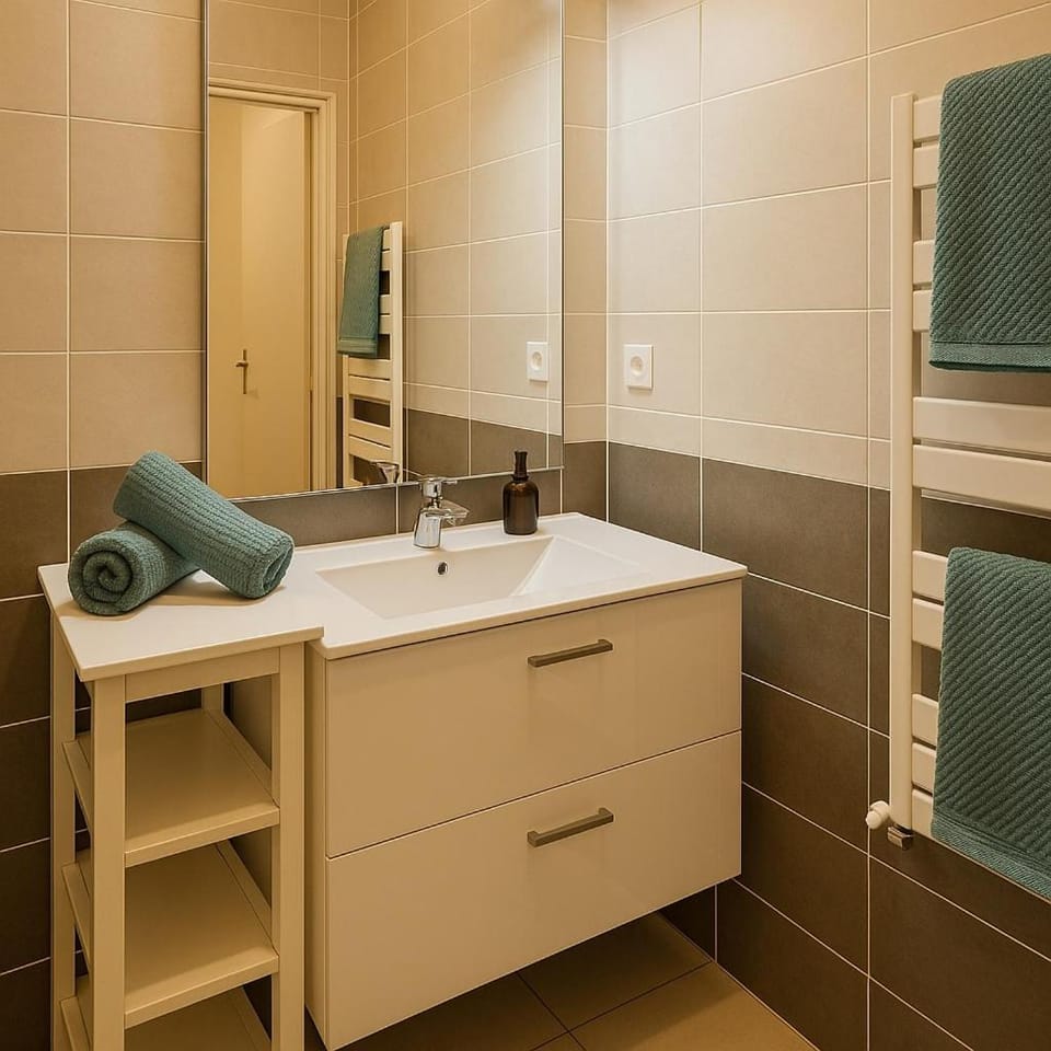Bathroom, towels