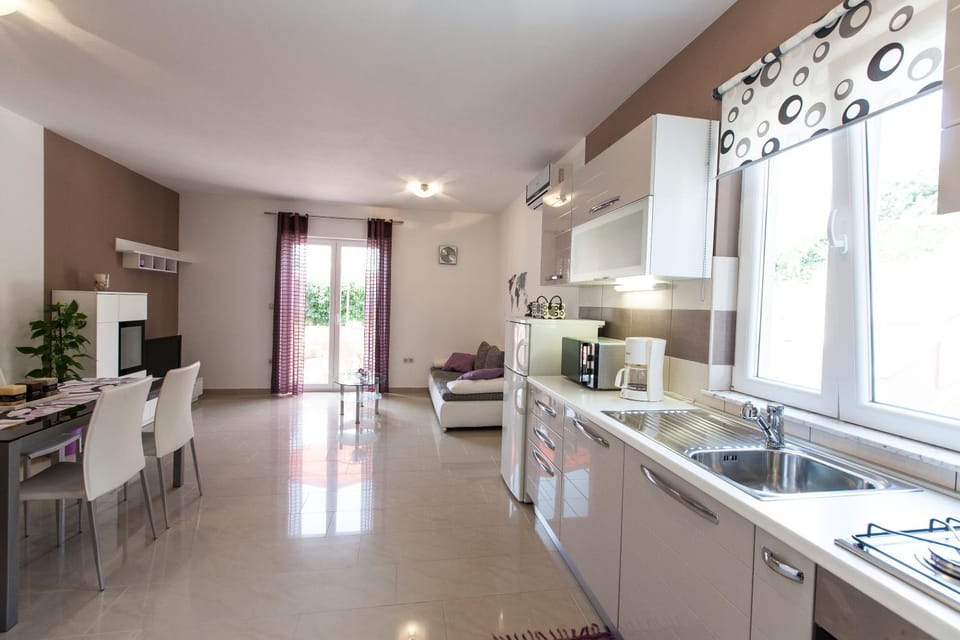 Kitchen or kitchenette, Living room, Dining area