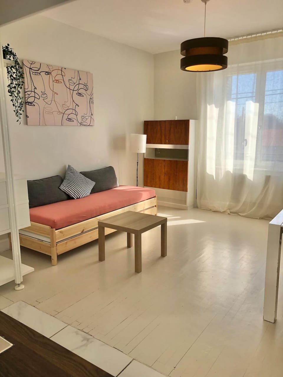 Bed, Living room