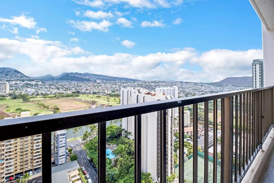 Natural landscape, View (from property/room), Balcony/Terrace, City view, Mountain view