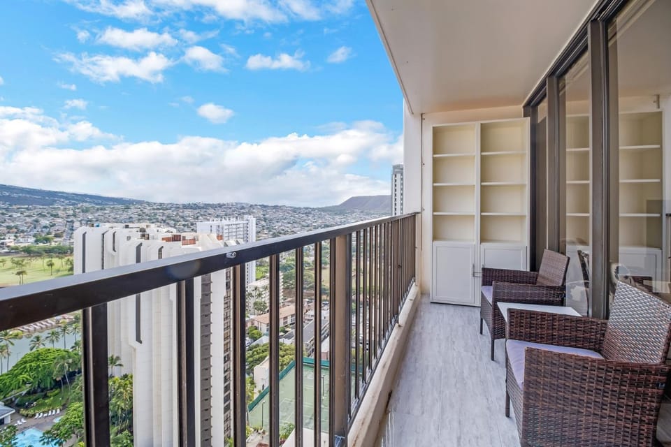 Natural landscape, View (from property/room), Balcony/Terrace, Seating area, Mountain view