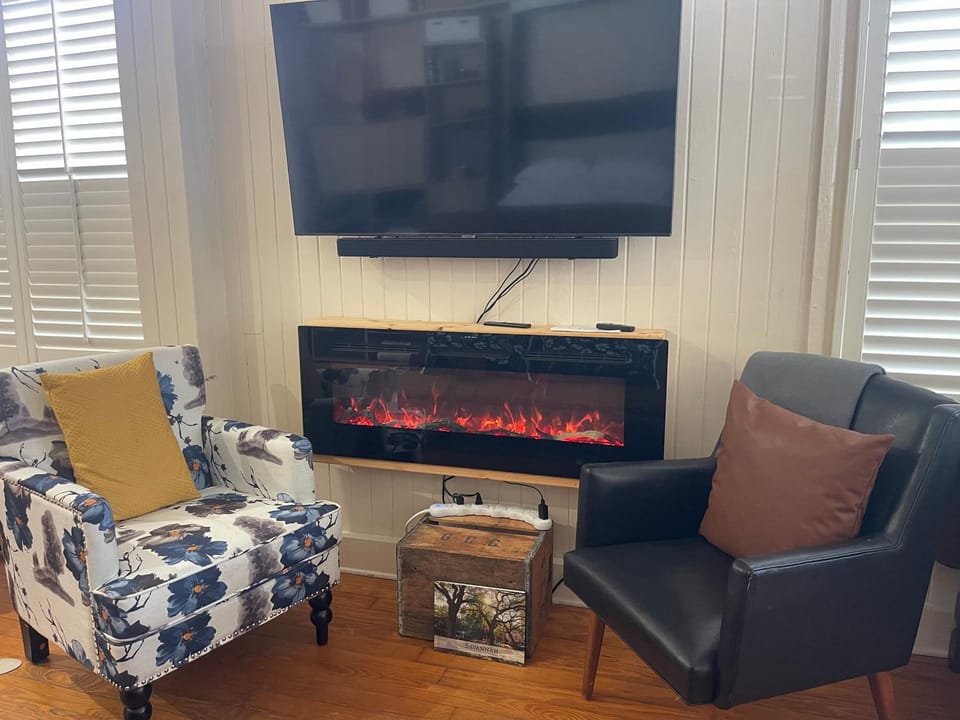 Romantic Studio Apt in Historic Downtown Savannah Apartment in Savannah