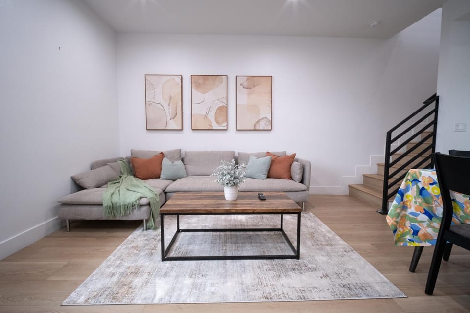 Stylish Private Room by Downtown LA with Private Parking Bed and Breakfast in Los Angeles