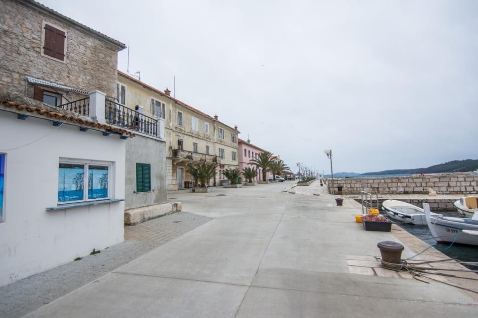 Nearby landmark, Spring, Off site, Neighbourhood, City view, Street view