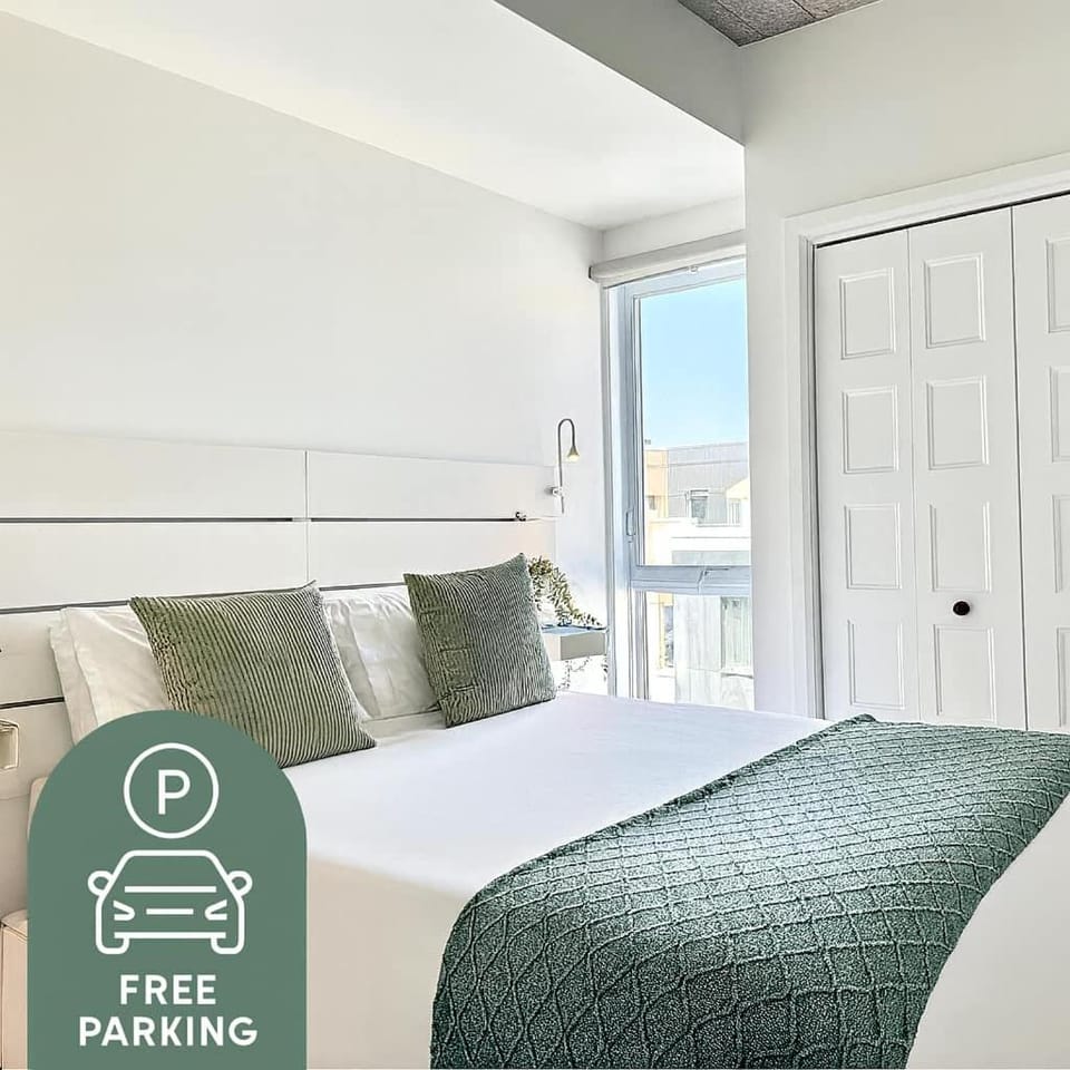 The 708 - For 4 - Free Parking - BBQ Apartment in Quebec City