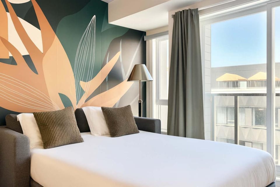 The 708 - For 4 - Free Parking - BBQ Apartment in Quebec City