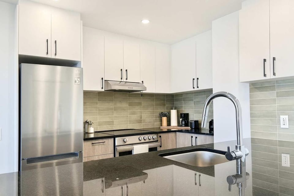 The 708 - For 4 - Free Parking - BBQ Apartment in Quebec City