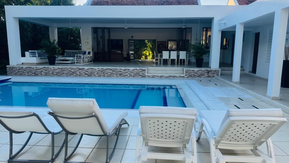 Espectacular Casa de lujo con piscina y campo de golf! House in Ricaurte