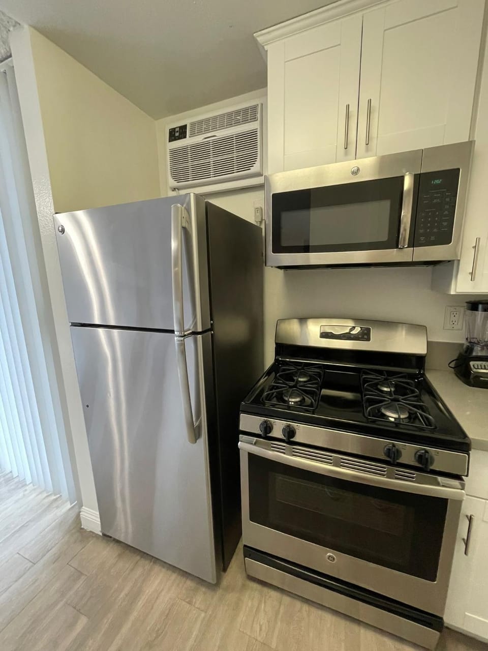 Hollywood Spectacular Loft FREE Designated parking Apartment in Hollywood