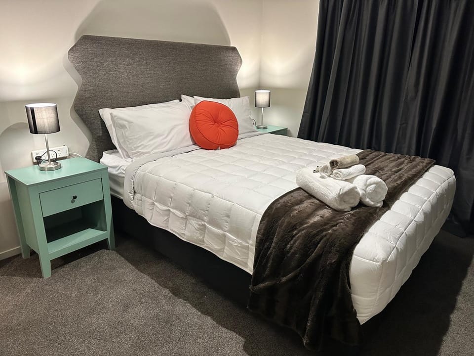 Photo of the whole room, Bedroom, towels