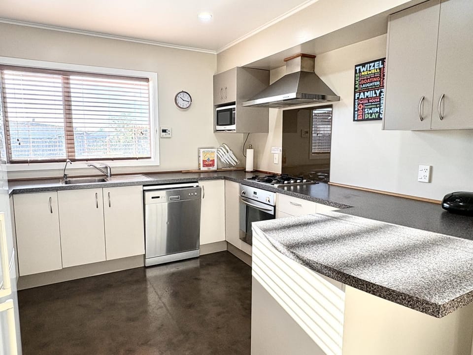 Relax on Rhoboro House in Twizel