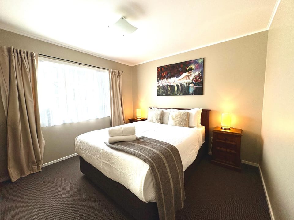 Relax on Rhoboro House in Twizel