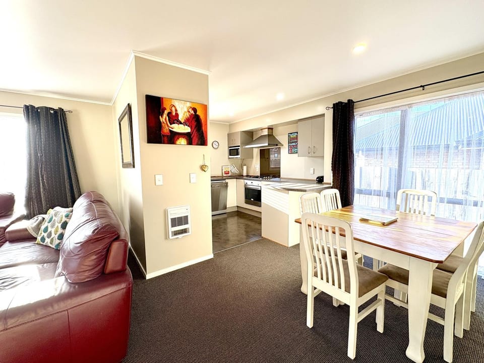 Relax on Rhoboro House in Twizel
