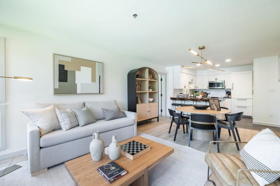 Living room, Dining area