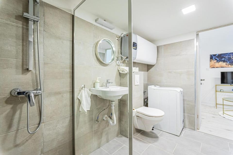 Shower, towels