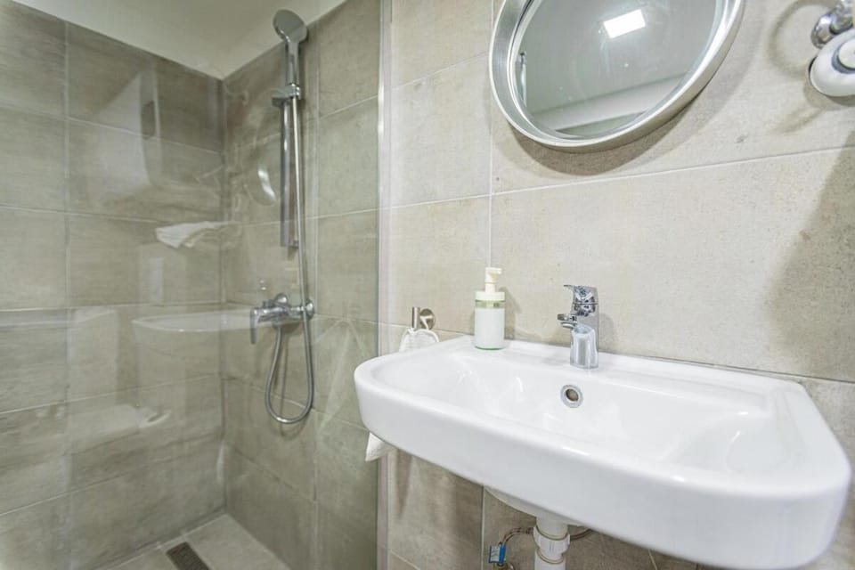 Bathroom, towels