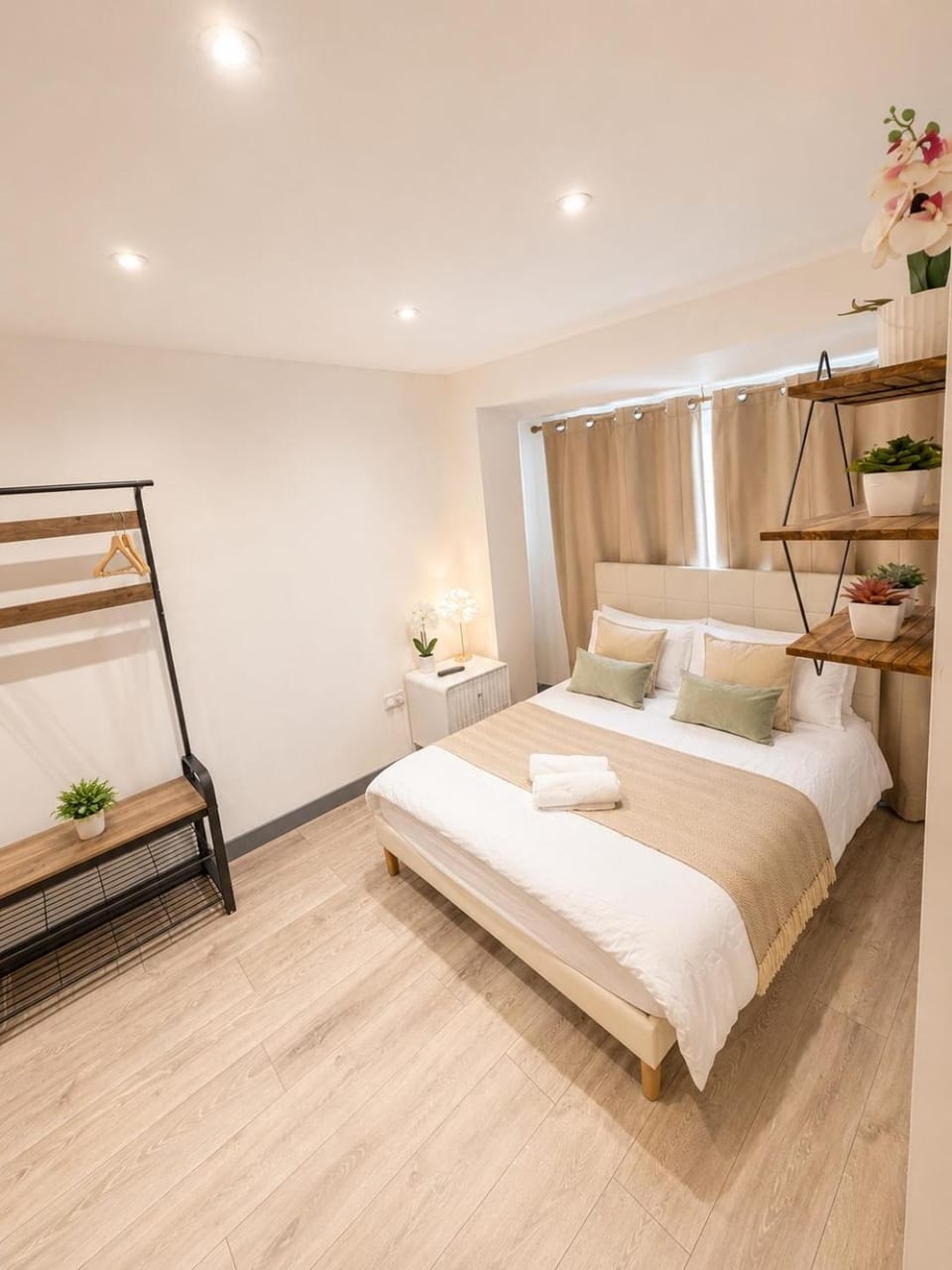 Wood Green Studios to Central London House in London