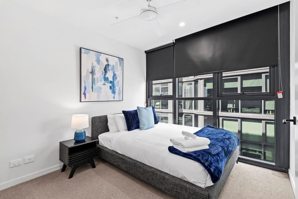 Stylish and Modern Valley Pad with Rooftop Pool and WiFi Apartment in Brisbane