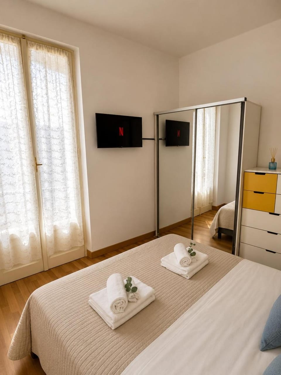 Communal lounge/ TV room, Bed, TV and multimedia, Kitchen or kitchenette, Photo of the whole room, Evening entertainment, Bedroom, hair dresser, towels