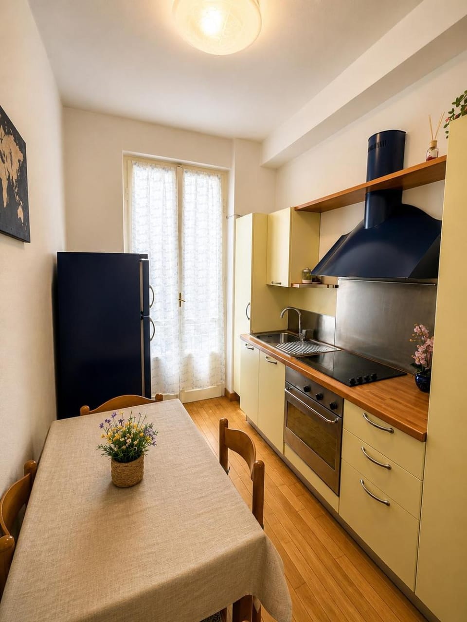 Kitchen or kitchenette, Dining area, minibar, pet friendly, stove