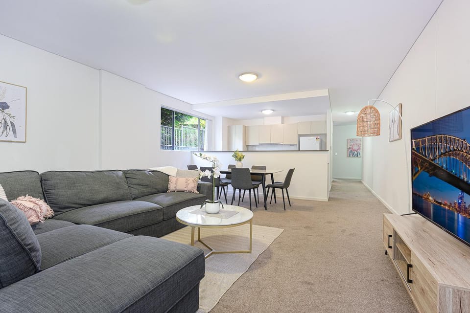 Castle HIll Sweet Modern 3BR Apt with 2 Parking Apartment in Castle Hill