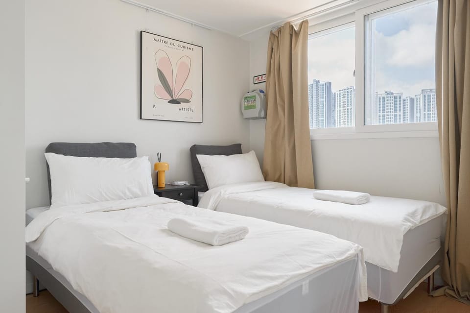 Panoramic View Seoul Station 2BR Newly Built Apartment in Seoul