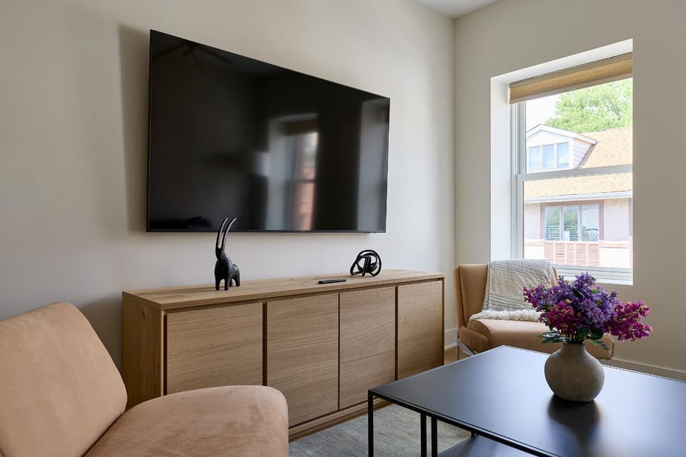 TV and multimedia, Living room, Other, Seating area, Evening entertainment