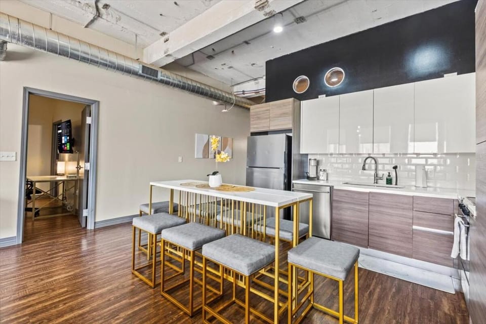 Heart of Downtown Dallas 2BR 2BA Getaway Apartment in Dallas