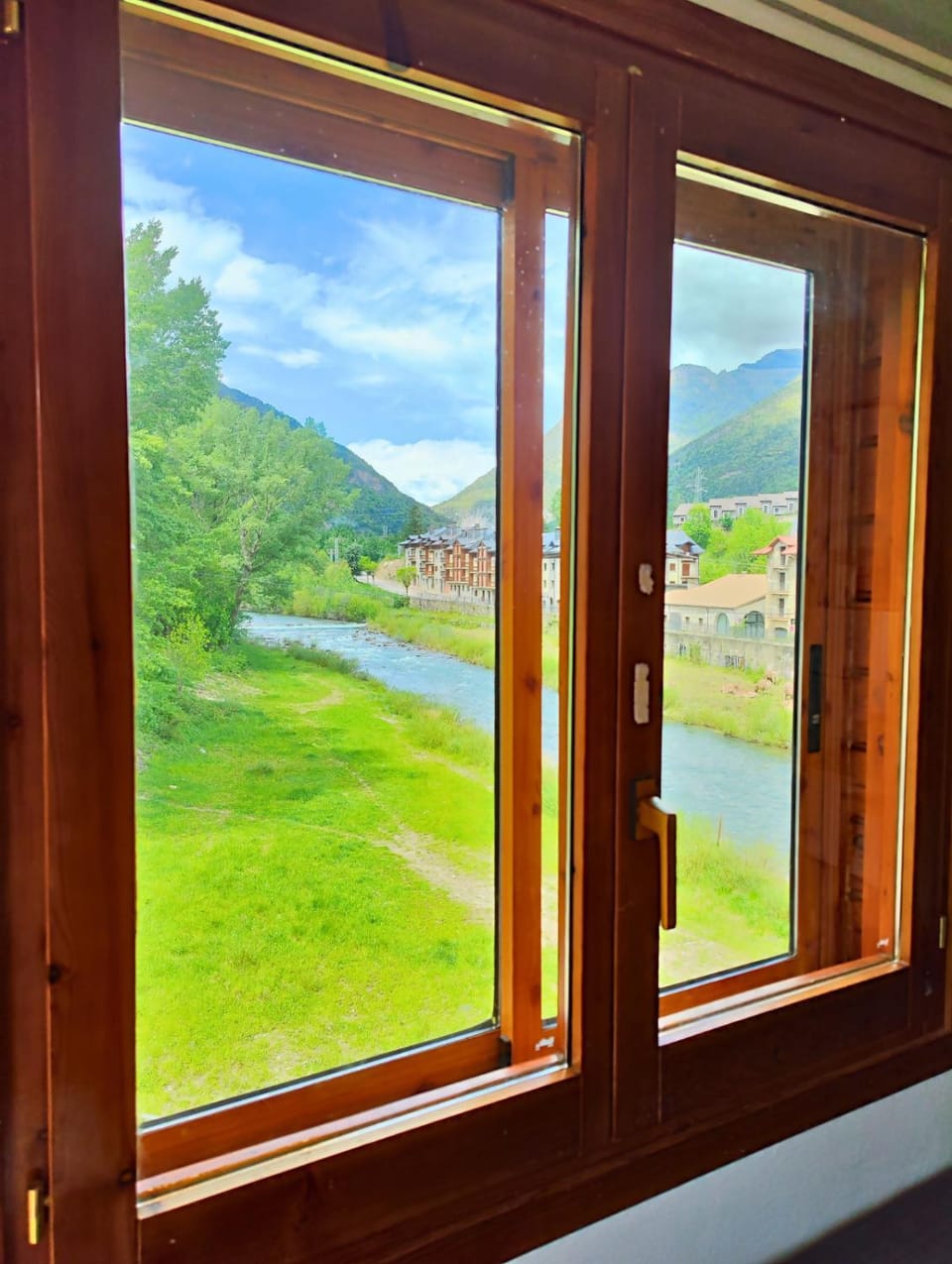 Apartamento Sobremonte: vistas al Rio Gallego Apartment in Biescas