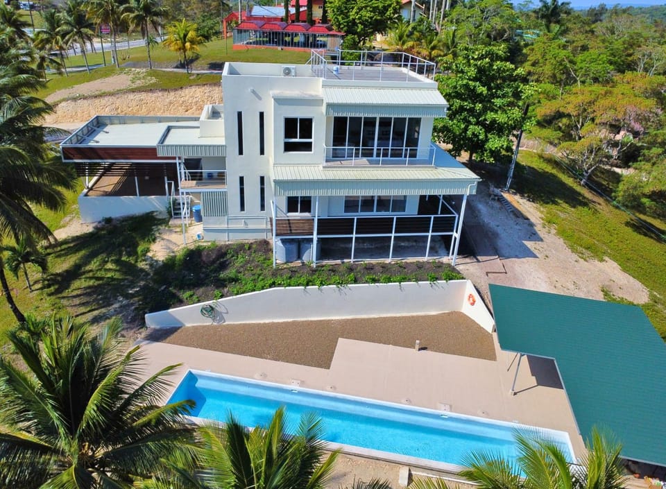 Property building, Garden, Garden view, Pool view, Swimming pool, Swimming pool, sunbed